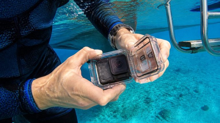prevent gopro underwater fogging